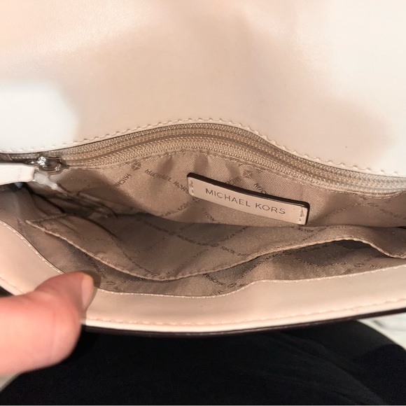 White Michael Kors purse - Picture 5 of 8